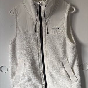 UNDER ARMOUR WOMEN'S UA MISSION VEST - Medium loose fit